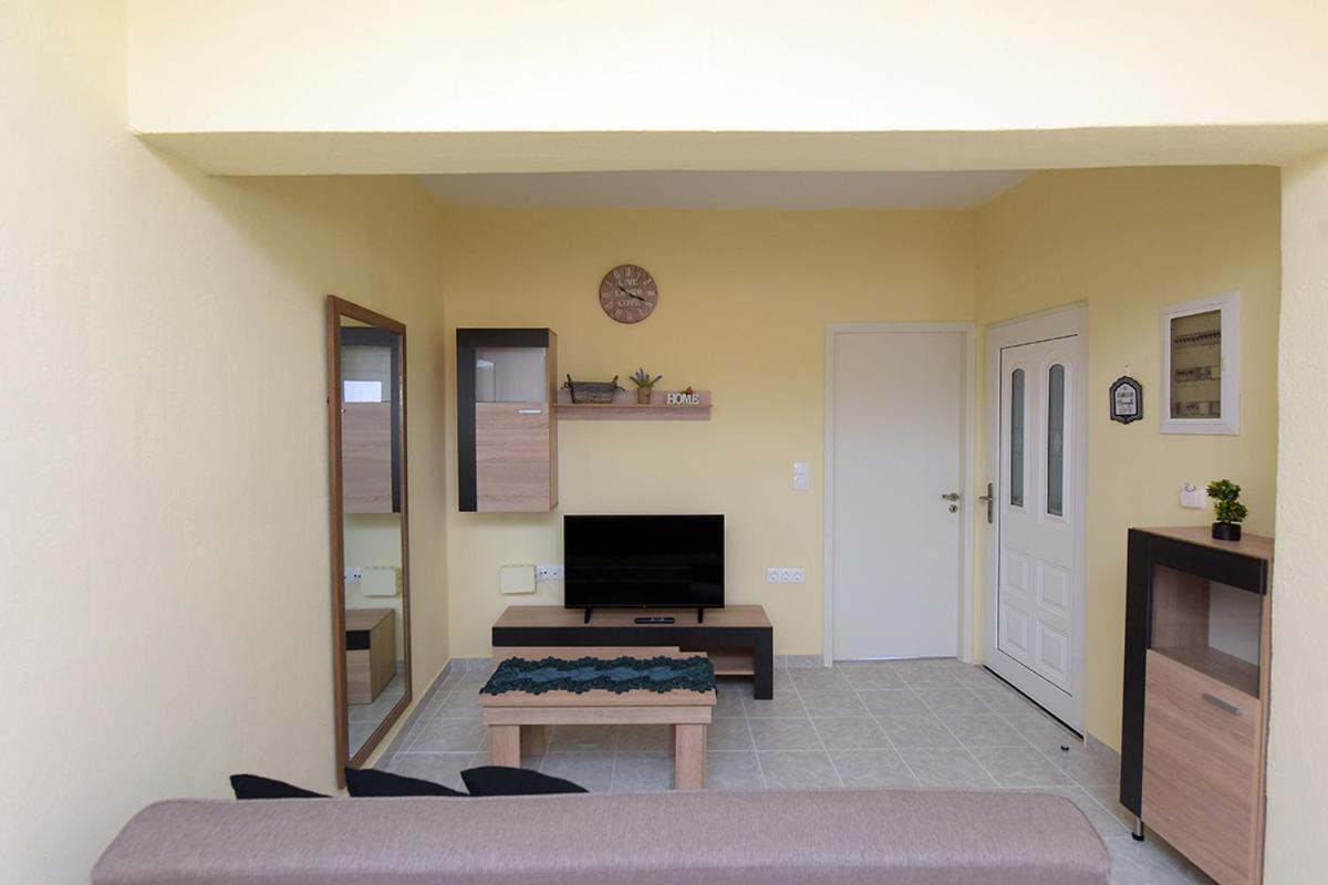 Happy Days Home Apartment Und Studio/Penthouse Ialysos  Buitenkant foto