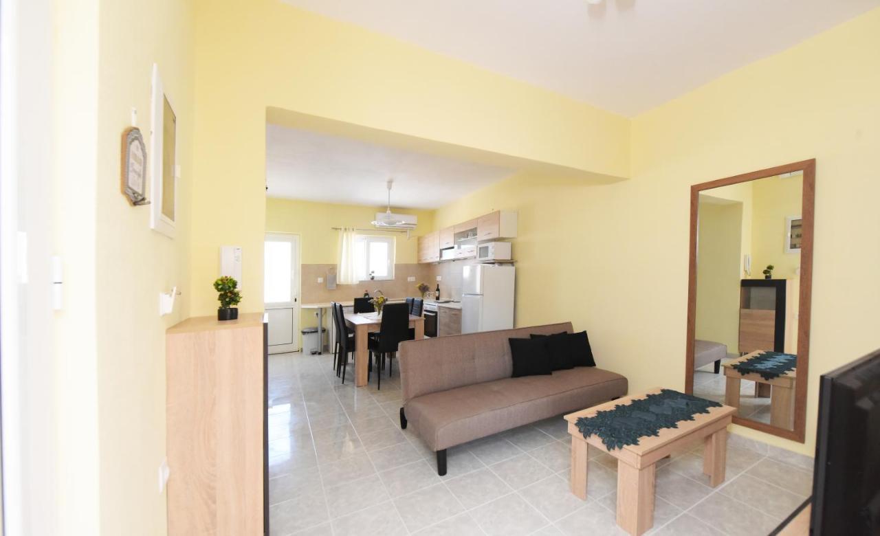 Happy Days Home Apartment Und Studio/Penthouse Ialysos  Buitenkant foto